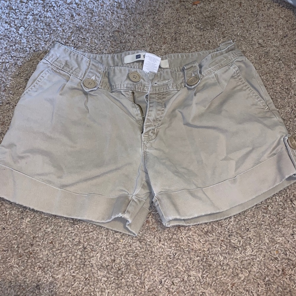 GAP khaki shorts